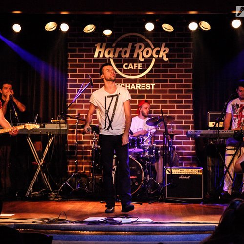 slash-warm-up-party-hard-rock-cafe-24