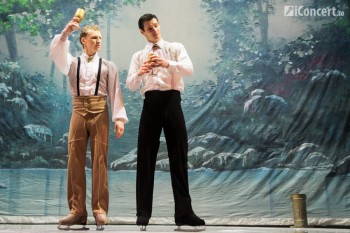 lacul-lebedelor-sala-palatului-bucuresti-03