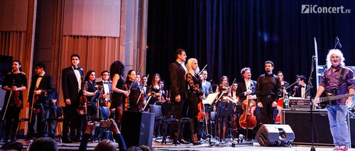 Smokie alături de Alexsander Philarmonic Orchestra, sub bagheta dirijorului Marius Hristescu. - Foto: Paul Voicu / iConcert.ro