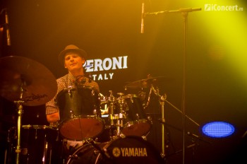 1-the-asteroids-galaxy-tour-fratelli-bucuresti-05