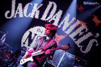 2-madame-hooligan-the-silver-church-06