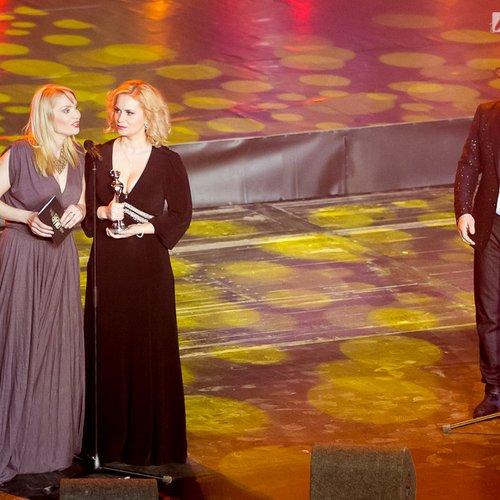 gala-on-air-music-awards-2013-03
