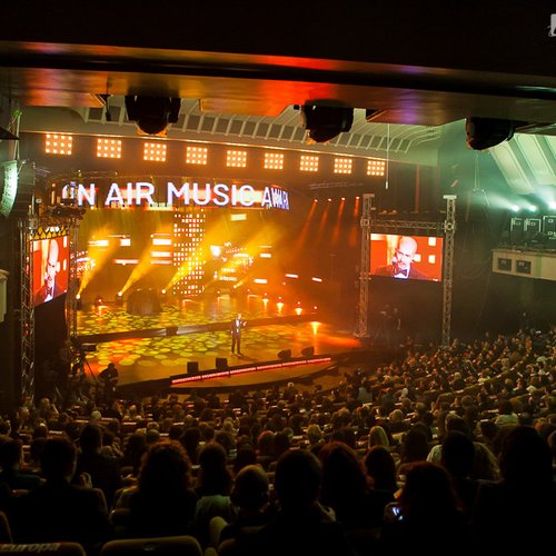 gala-on-air-music-awards-2013-05