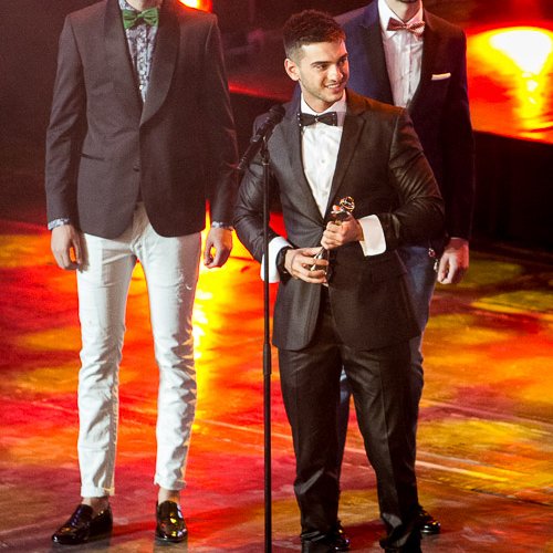 gala-on-air-music-awards-2013-08