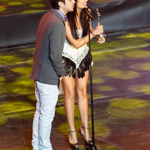 gala-on-air-music-awards-2013-12