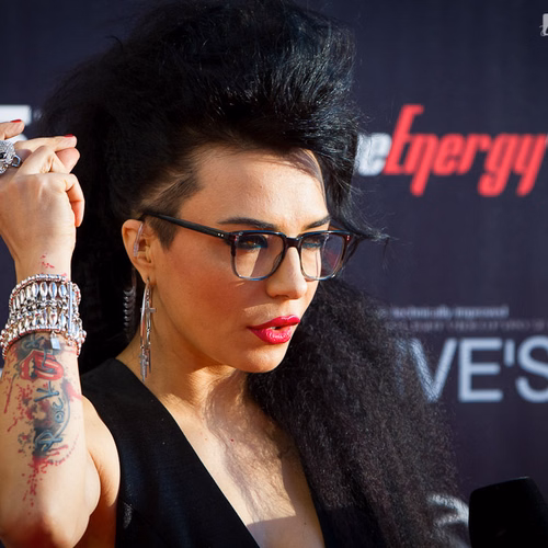 on-air-music-awards-2013-red-carpet-01