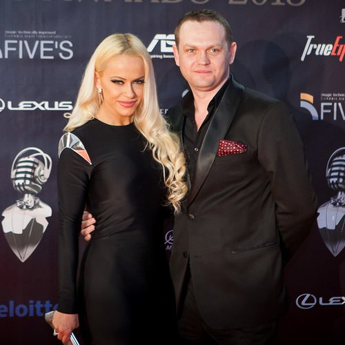 on-air-music-awards-2013-red-carpet-06