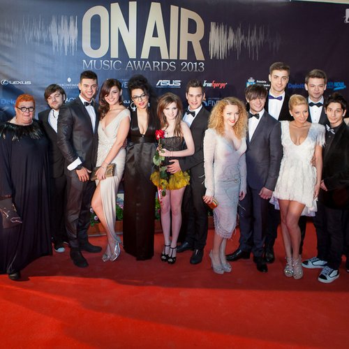 on-air-music-awards-2013-red-carpet-15