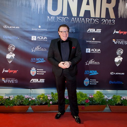 on-air-music-awards-2013-red-carpet-17