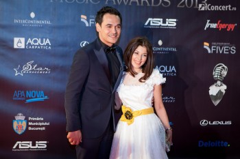 on-air-music-awards-2013-red-carpet-22