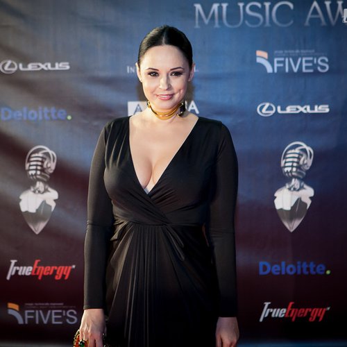 on-air-music-awards-2013-red-carpet-28