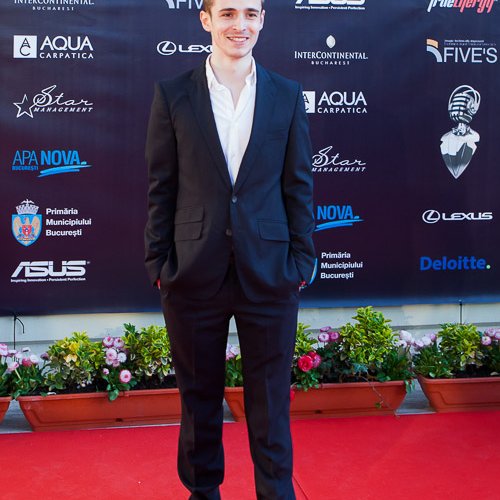 on-air-music-awards-2013-red-carpet-51