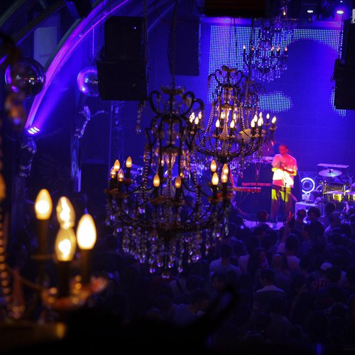 1-avantngard-norzeatic-silver-church-01