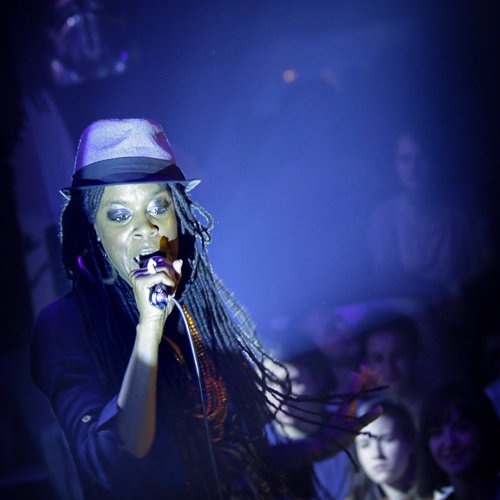 2-akua-naru-the-digflo-band-bucuresti-silver-church-08