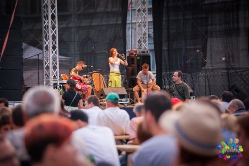 Simona Radu în concert la Poiana Urbană 2013 - Foto: facebook.com/PoianaUrbana