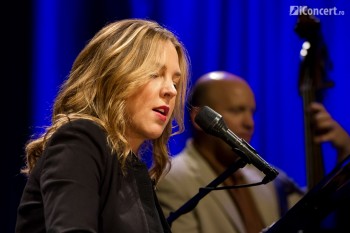 diana-krall-sala-palatului-bucuresti-2013-glad-rag-doll-13