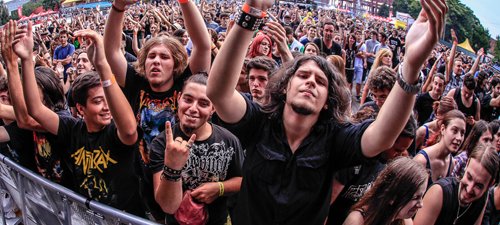 concert-crowd-1
