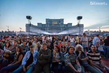 roger-waters-the-wall-2013-bucuresti-piata-constitutiei-01
