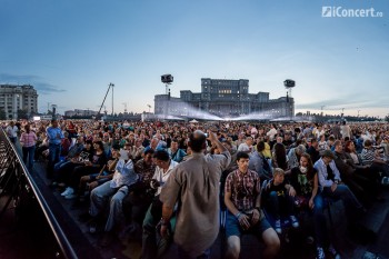 roger-waters-the-wall-2013-bucuresti-piata-constitutiei-02