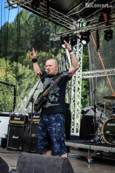 2-code-red-rockstadt-extreme-fest-2013-12