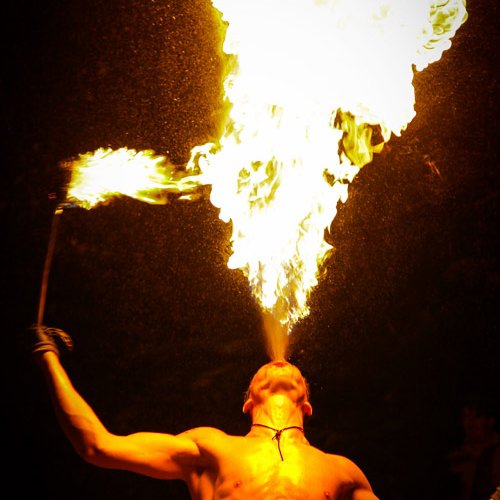 3-crispus-the-art-of-fire-balkanik-festival-2013-03