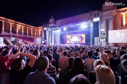 Publicul de la Arenele Romane s-a distrat până în zori cu New World Punx - Daniel Robert Dinu / iConcert.ro