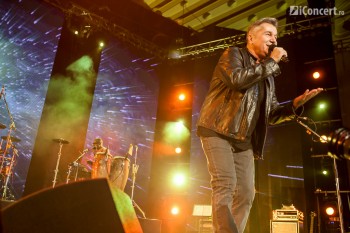 holograf-cat-de-departe-sala-palatului-bucuresti-23