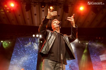 holograf-cat-de-departe-sala-palatului-bucuresti-25