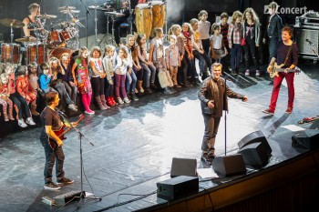 holograf-cat-de-departe-sala-palatului-bucuresti-35