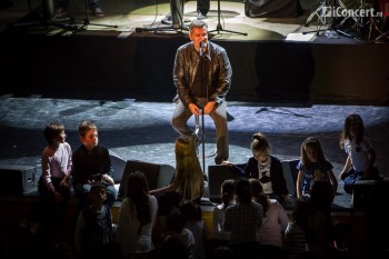 holograf-cat-de-departe-sala-palatului-bucuresti-39