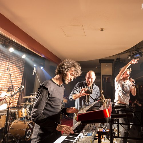 1-les-elephants-bizarres-hard-rock-cafe-bucuresti-07