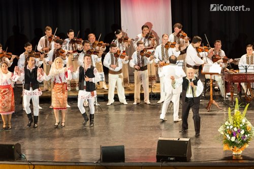 Benone Sinulescu alături de Orchestra "Lăutarii" - Foto: Daniel Robert Dinu / iConcert.ro