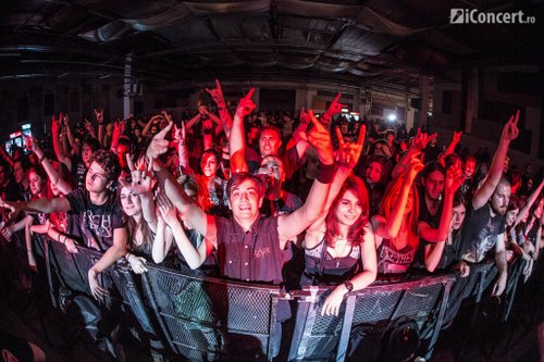 Fanii prezenţi la concertul Arch Enemy din Turbohalle - Foto: Paul Voicu / iConcert.ro