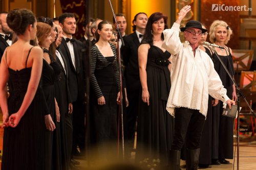 Grigore Leşe alături de Corul Accoustic - Foto: Daniel Robert Dinu / iConcert.ro