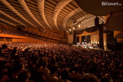Mii de spectatori s-au bucurat de show-ul Hugh Laurie With The Copper Bottom Band la Bucureşti - Foto: Daniel Robert Dinu / iConcert.ro