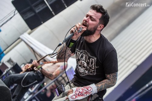 Sebastian Stancu - solistul RoadKillSoda, în deschiderea lui Slash - Foto: Paul Voicu / iConcert.ro