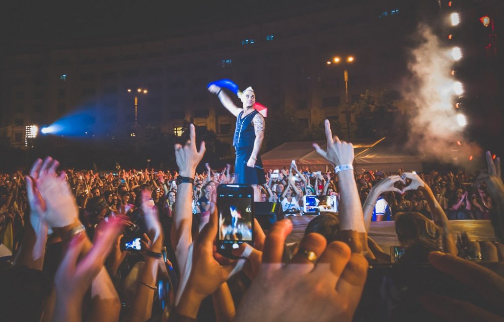 Robbie-Williams-Piata-Constitutiei-Bucuresti-17-iulie-2015