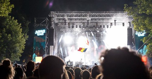 RECENZIE: Summer Well Festival 2015, „insulă” a muzicii indie-rock, cu show-uri explozive şi atmosferă prietenoasă (FOTO)