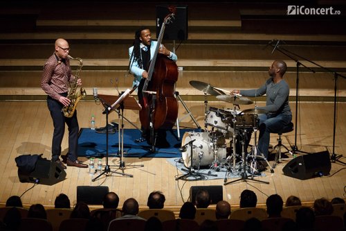 RECENZIE: Joshua Redman Trio, o demonstraţie de libertate prin muzică, la Sala Radio din Bucureşti (FOTO)