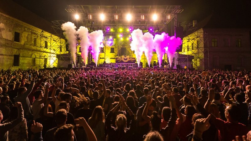 Disco-Modern-Electric-Castle-Festival-2015-6