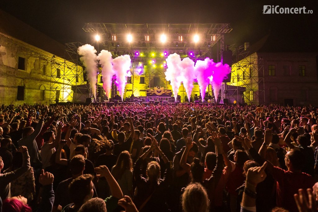 Disco-Modern-Electric-Castle-Festival-2015-6
