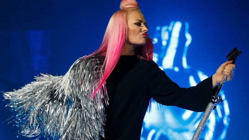 poster-afis-delia-deschiderea-concertului-rihanna-piata-constitutiei-bucuresti-2016