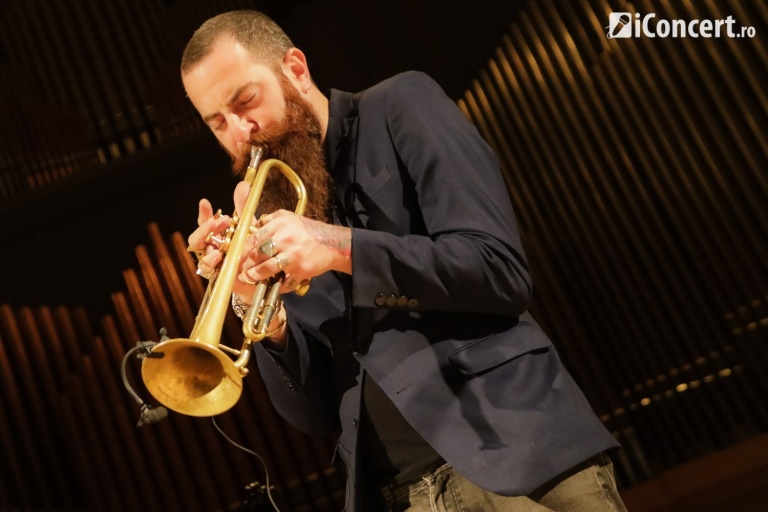 Pătrunderea în linişte – Avishai Cohen pe scena Sălii Radio din Bucureşti (FOTO)