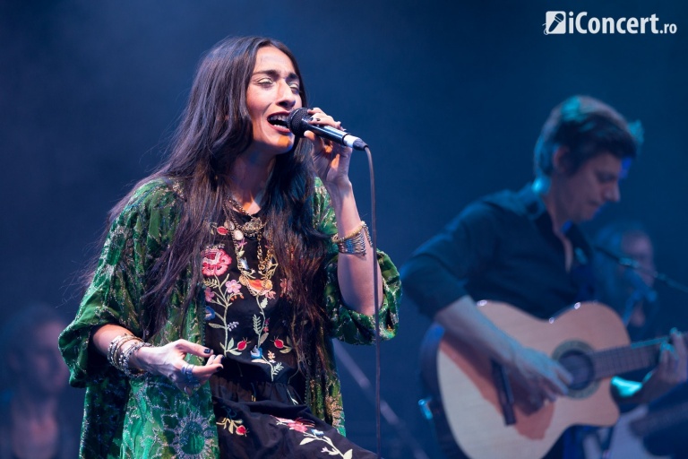 RECENZIE: Hindi Zahra a cântat în limba muzicii la Arenele Romane (FOTO)