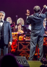 Tenorul Andrea Bocelli revine cu două concerte în România, în iunie 2017