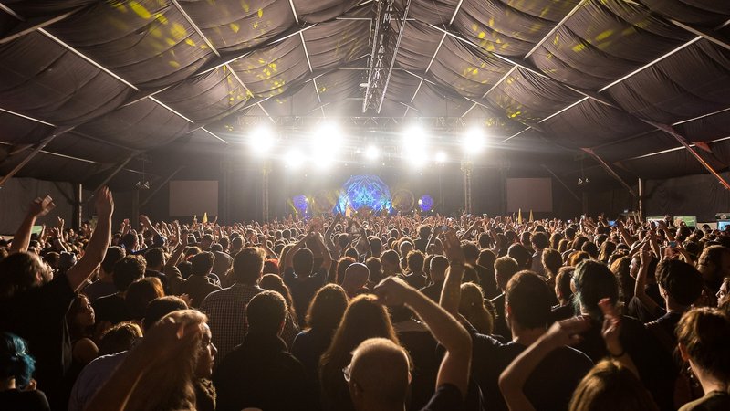 public-concert-crowd