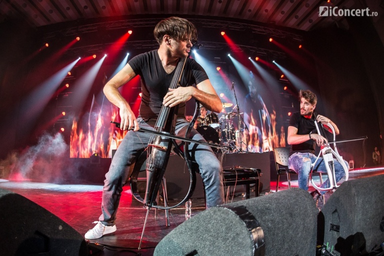 Duo-ul 2CELLOS revine în concert la Bucureşti, în decembrie 2017