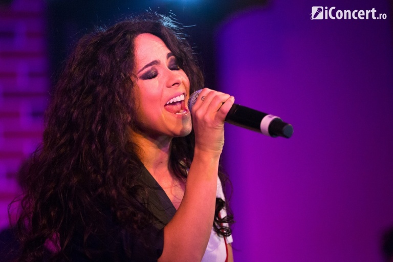 FOTO: INNA & live band la Hard Rock Cafe din Bucureşti