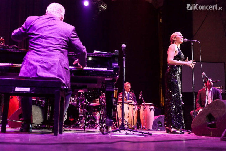 Pink Martini împreună cu Storm Large, două concerte la Bucureşti, în aprilie 2017
