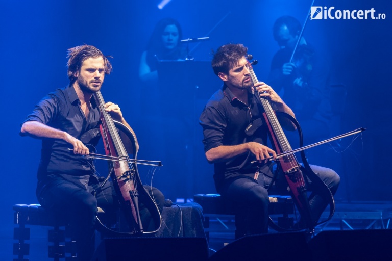 FOTO: 2CELLOS la Sala Palatului din Bucureşti